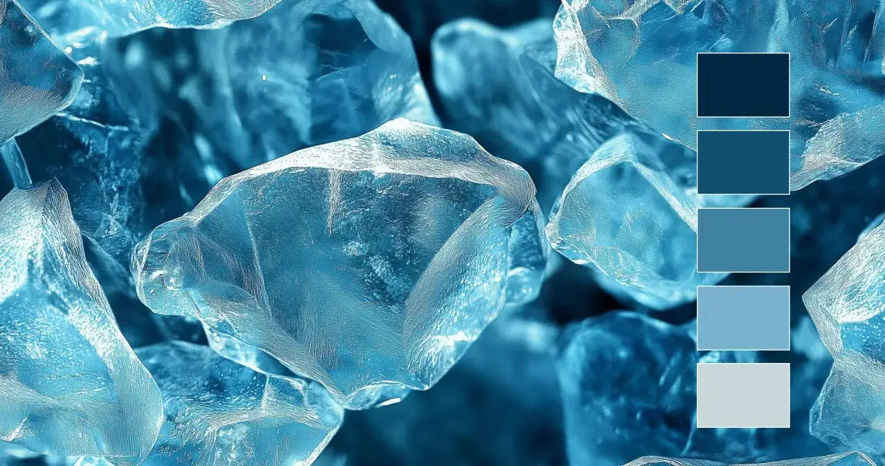 Nahaufnahme von eisigen, blauen Kristallen. Die blauer stein bedeutung liegt in Klarheit und Kälte. Farbpalette daneben.