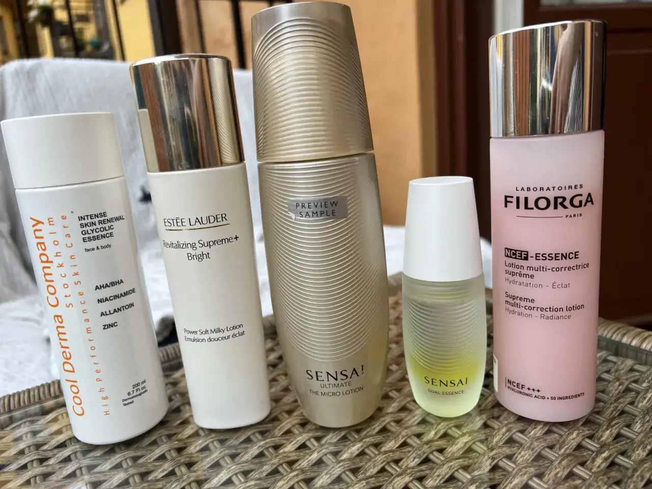 Hudv&aring;rdsprodukter fr&aring;n Cool Derma, Est&eacute;e Lauder, Sensai och Filorga. Bra tips mot finnar och f&ouml;r en str&aring;lande hy.