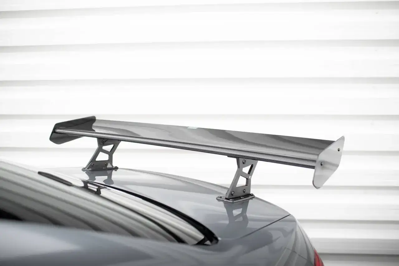 Audi TT 8J z różnymi rodzajami spoilerów