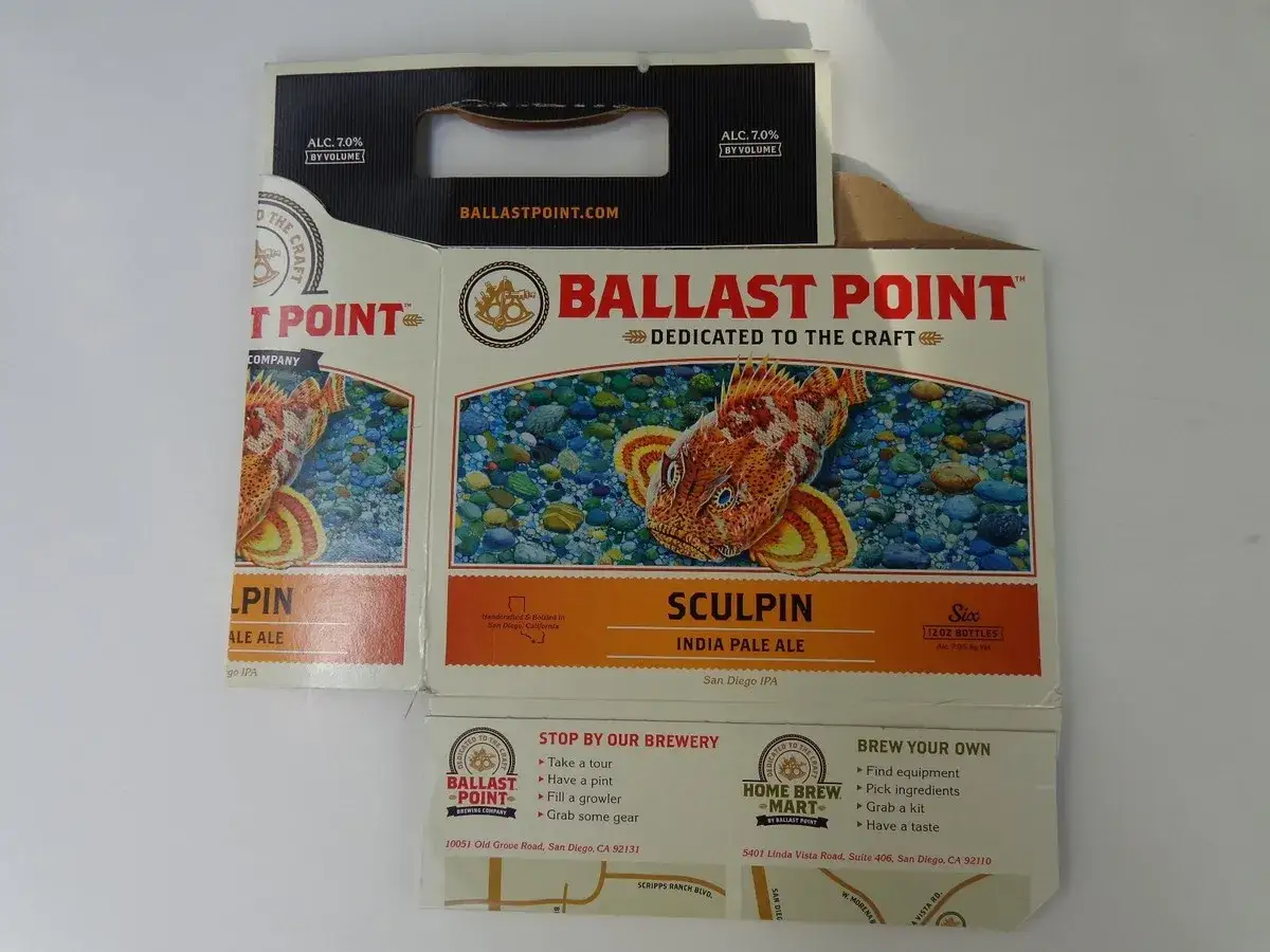 Emballage de bi&egrave;re Ballast Point avec un poisson sculpin. Le texte mentionne 