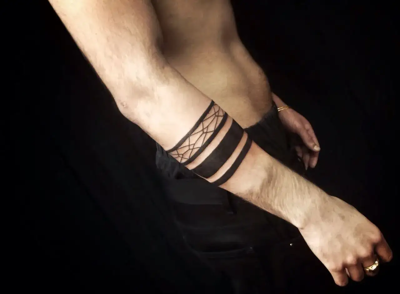 R&oacute;żne style tatuaży armband