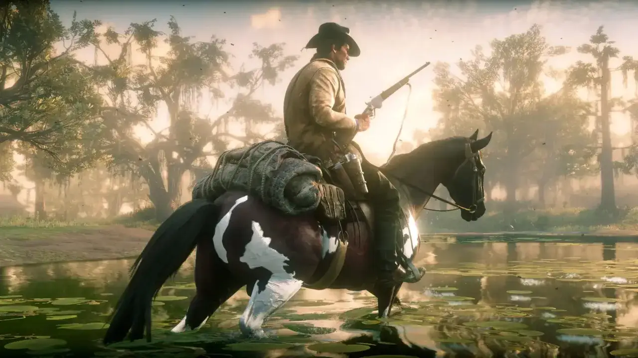 Un vaquero a caballo cruza un pantano, evocando las mejores opiniones de Red Dead Redemption 2.