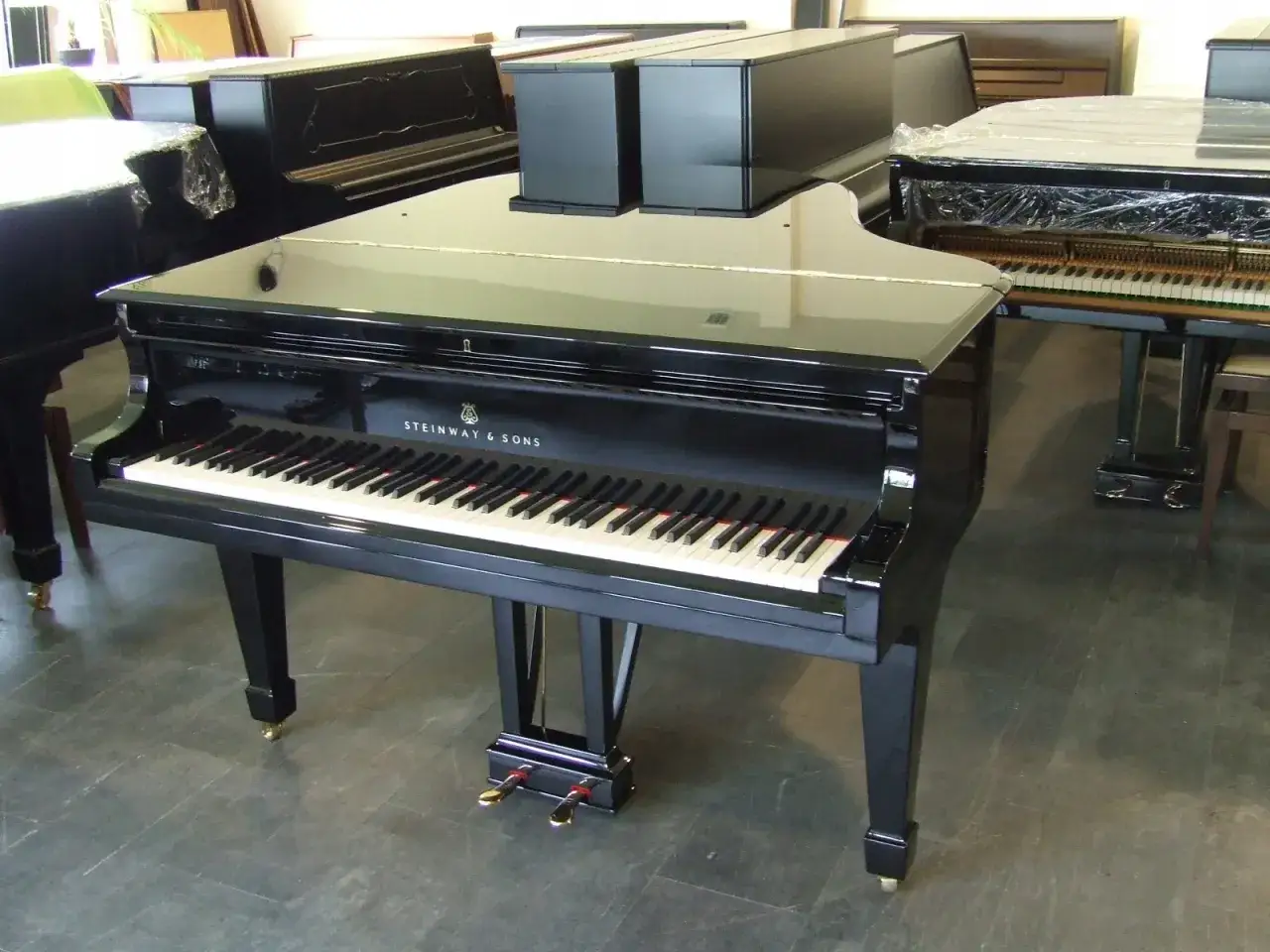 Używany fortepian Steinway po profesjonalnej renowacji