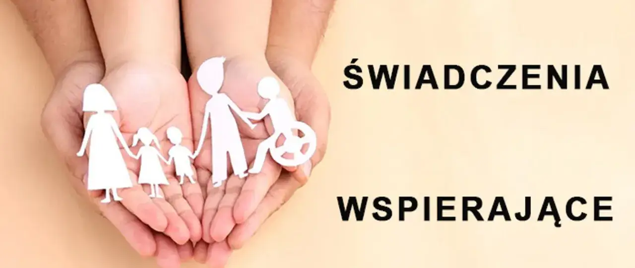 Dłonie trzymają papierowe figury rodziny, w tym osobę na wózku. Napis: 