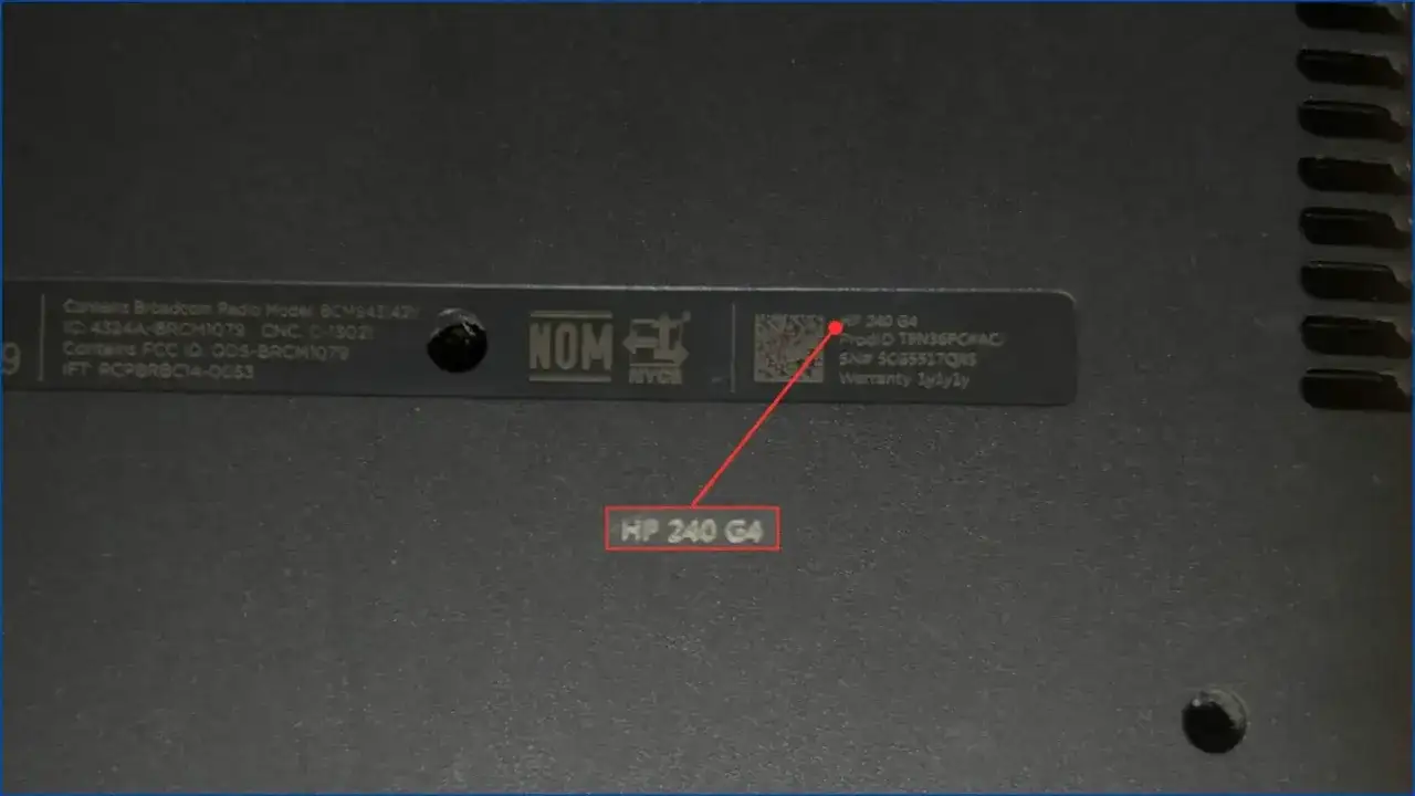 Jak sprawdzić model laptopa? Na spodzie widoczny jest model HP 240 G4.