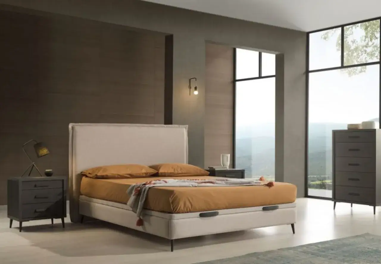 Cama con canapé y cabecero tapizado, ideal para saber como levantar un canapé del suelo y acceder a su almacenaje.