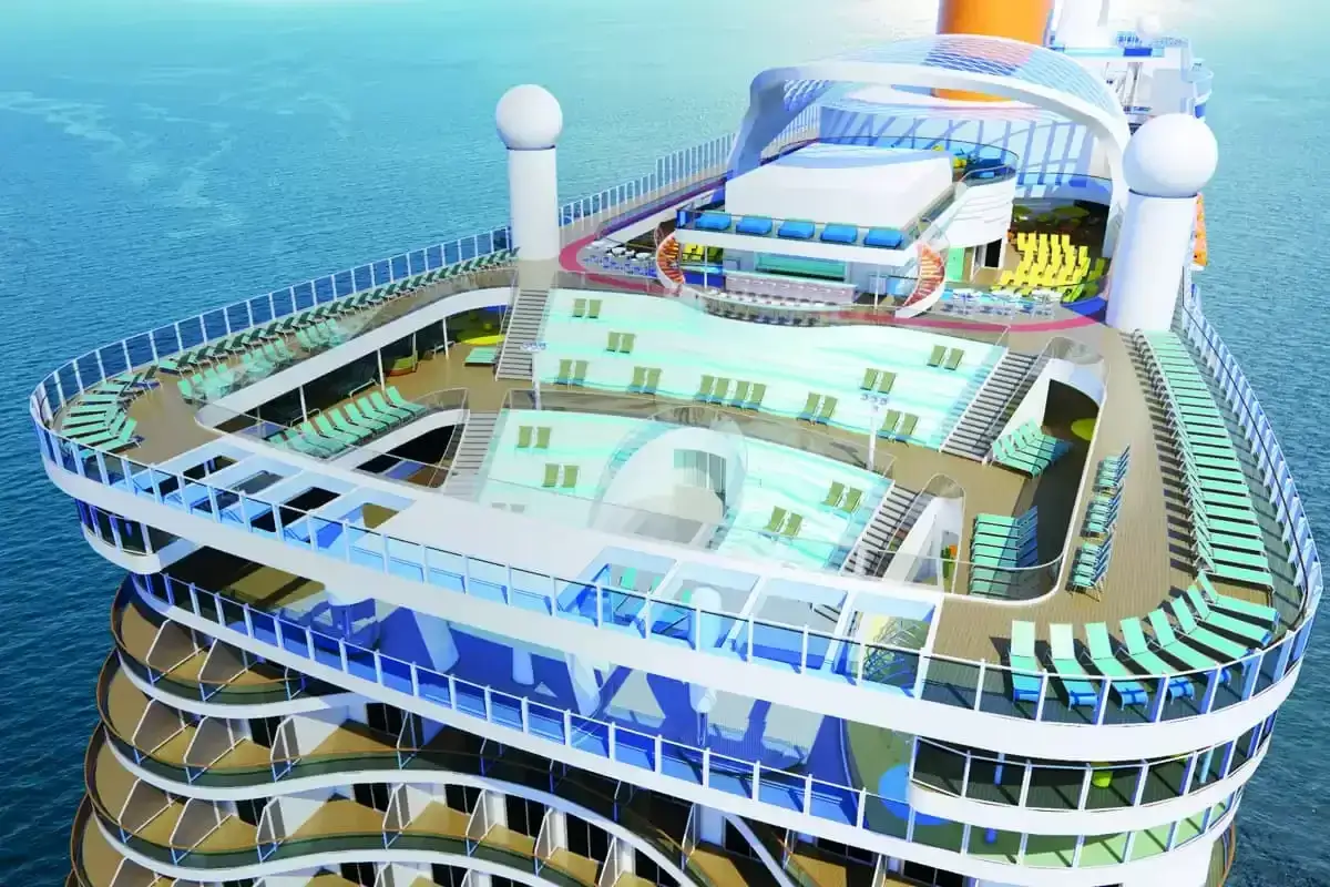 Vista aerea di una nave da crociera con piscine, lettini e aree relax, perfetta per una crociera di una settimana.
