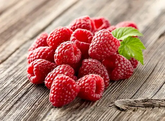Zdjęcie Ile kcal mają maliny? Oto, co musisz wiedzieć o ich kaloryczności i zdrowiu