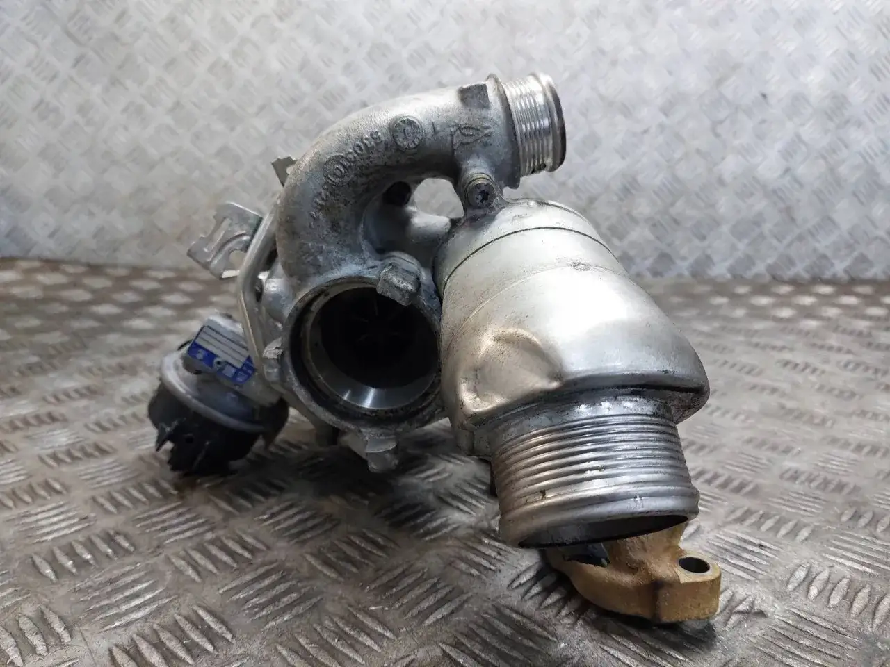 Zużyta turbosprężarka do 2.0 TDI 190 KM, potencjalne problemy z mocą i osiągami silnika.