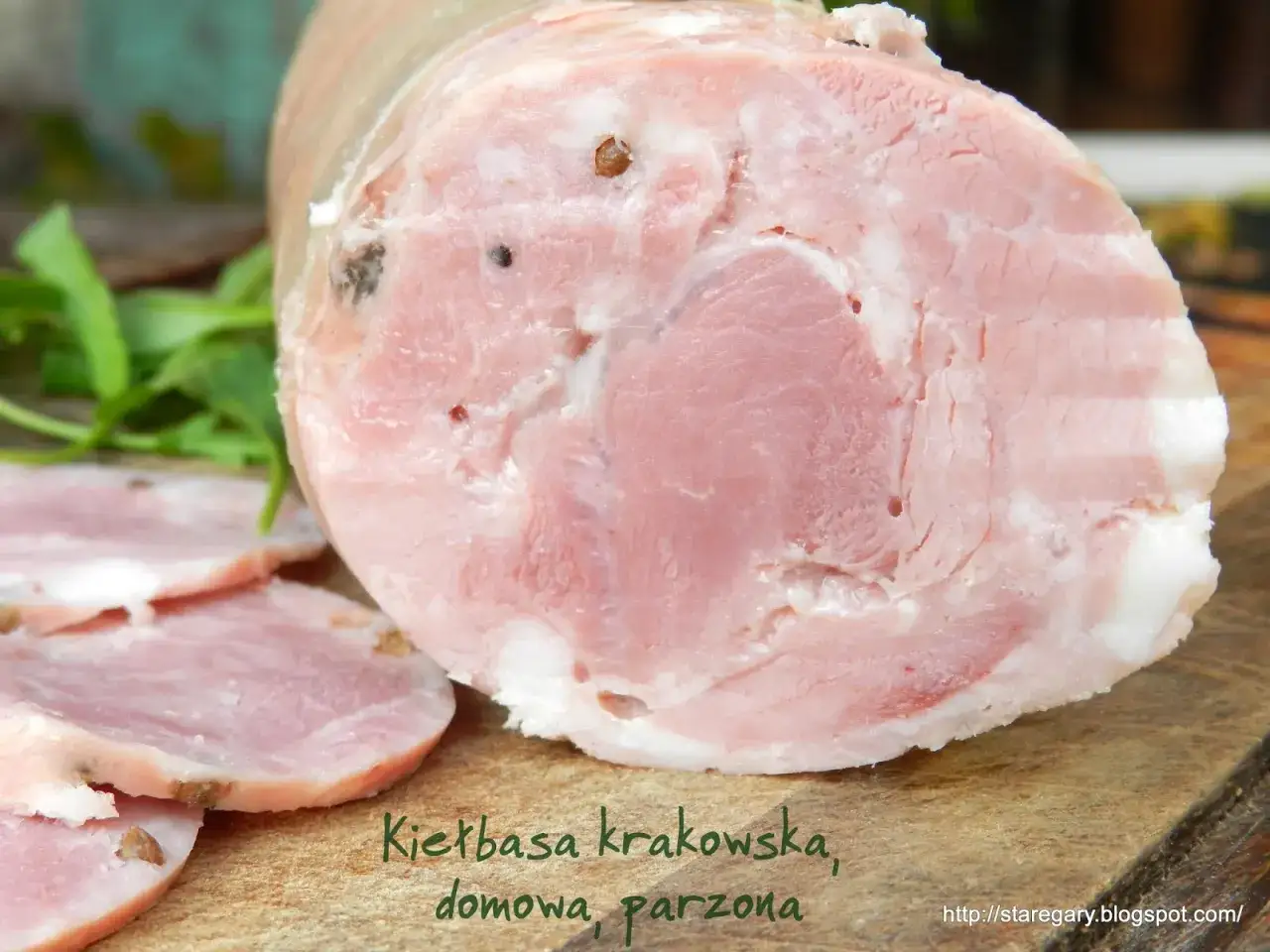Kiełbasa krakowska domowa, parzona. Idealna na kanapki, a przepis na nią znajdziesz na blogu.