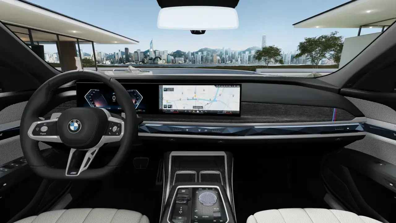 Wnętrze nowego BMW Serii 7 z ekranem nawigacji. Zastanawiasz się, ile kosztuje nowe BMW 7?