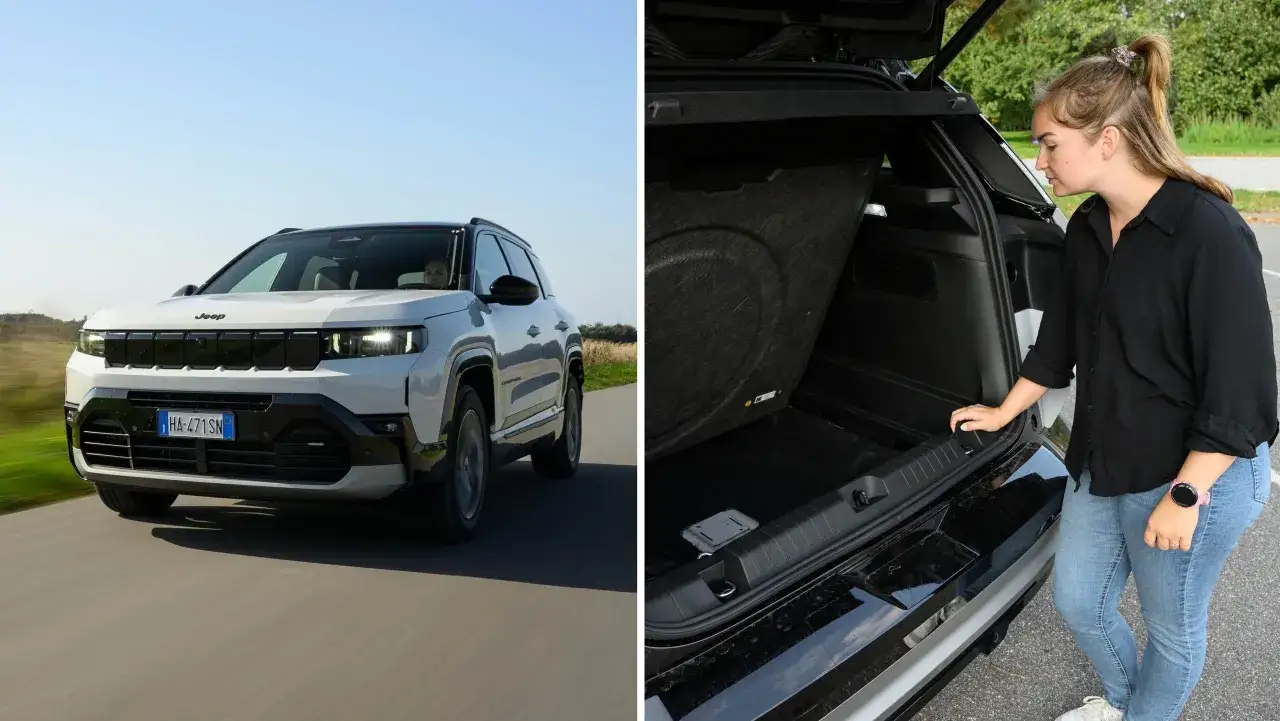Vit Jeep Compass kör på en landsväg, en ung kvinna inspekterar bagageutrymmet.