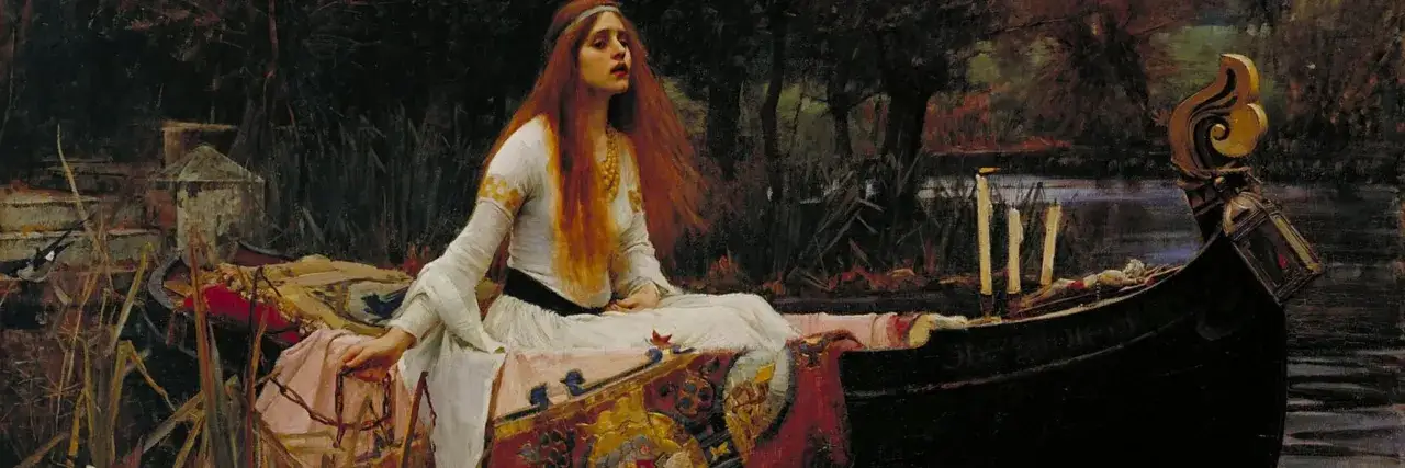 Dama de cabello rojo en barca, obra de John William Waterhouse, con velas y un paisaje sombrío.