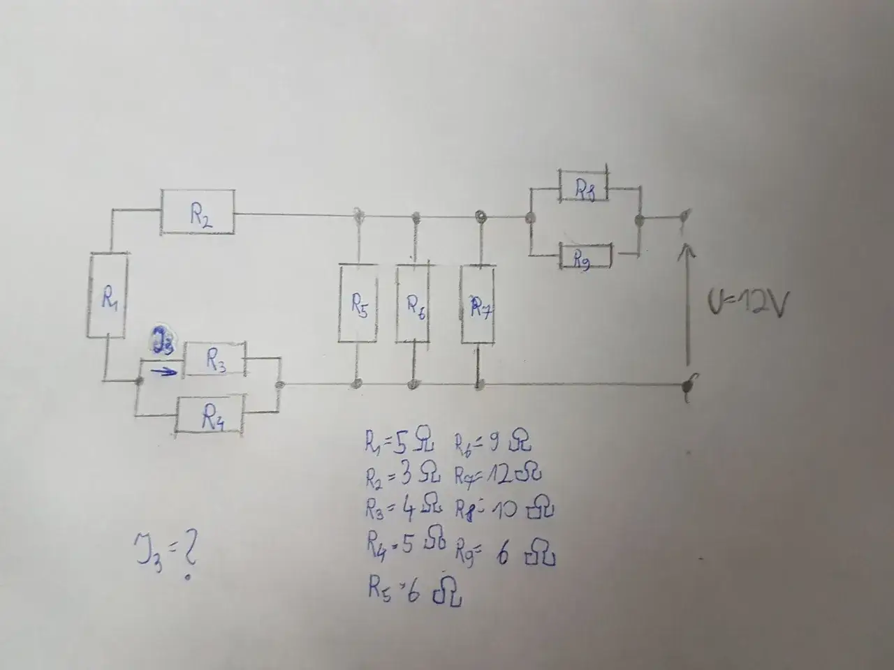Schemat obwodu elektrycznego z rezystorami R1-R9, zasilaniem 12V i pytaniem o prąd I3. Widać połączenie równoległe.