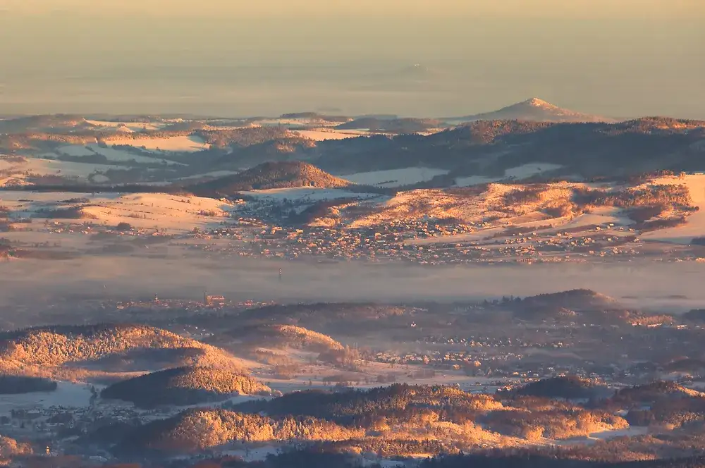 widok na Karkonosze z Jeleniej Góry