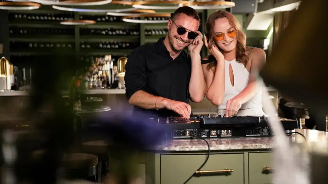 DJ kontra wodzirej różnice w pracy