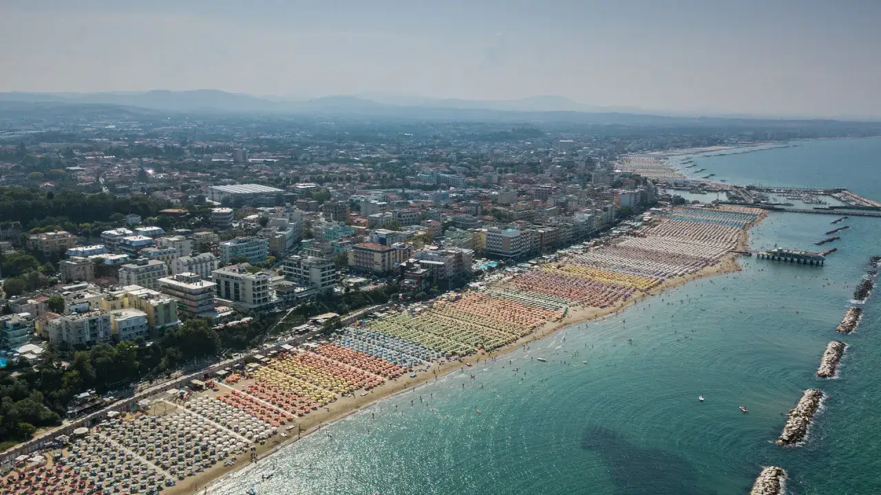 Luftbild italienischer Sandstrand Adria