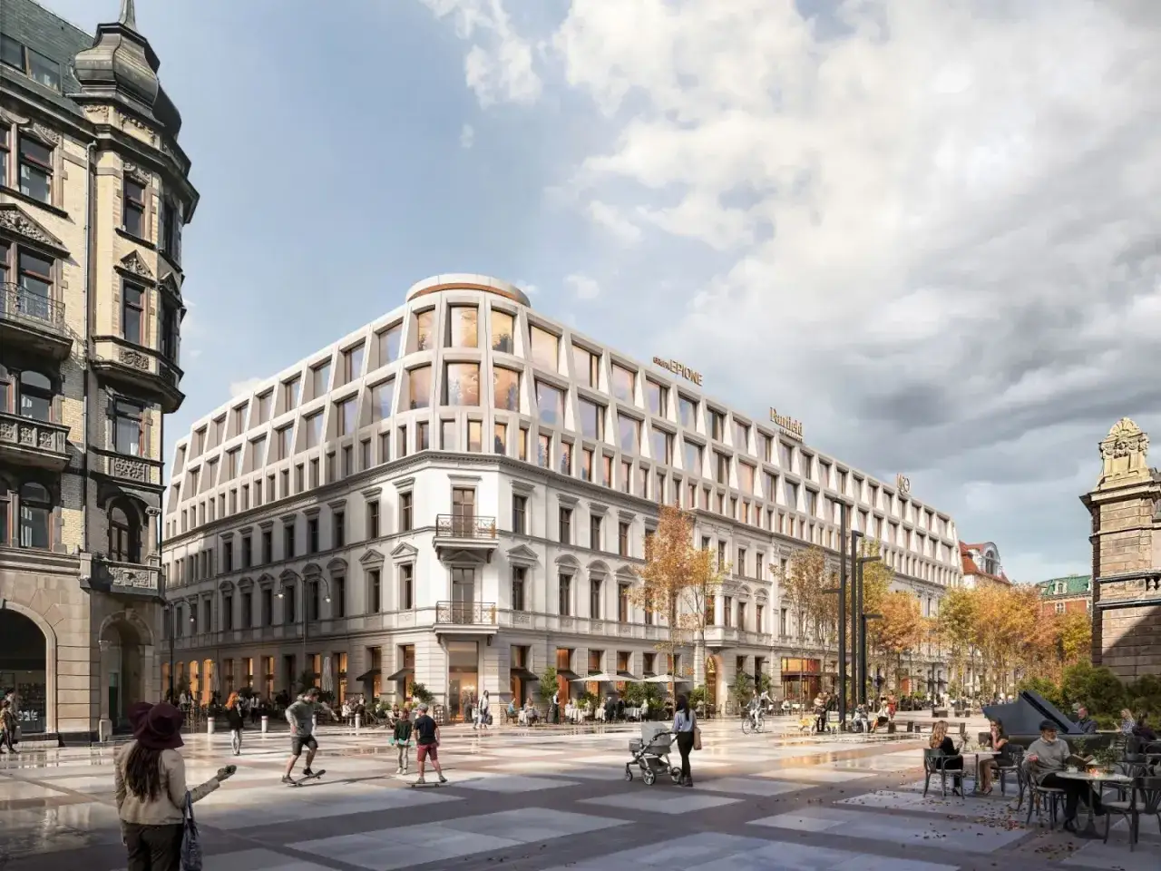 Nowoczesna pierzeja miejska z hotelem, kawiarniami i ludźmi odpoczywającymi na placu.