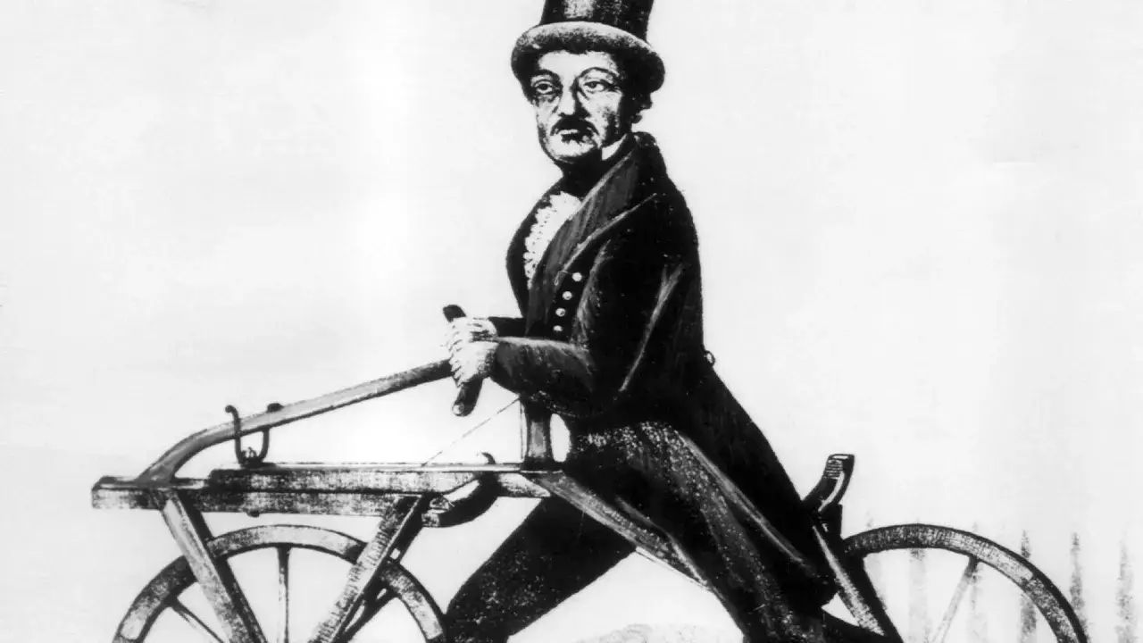 Mann in Zylinder und Frack auf dem Laufmaschine, dem ersten Fahrrad der Welt.