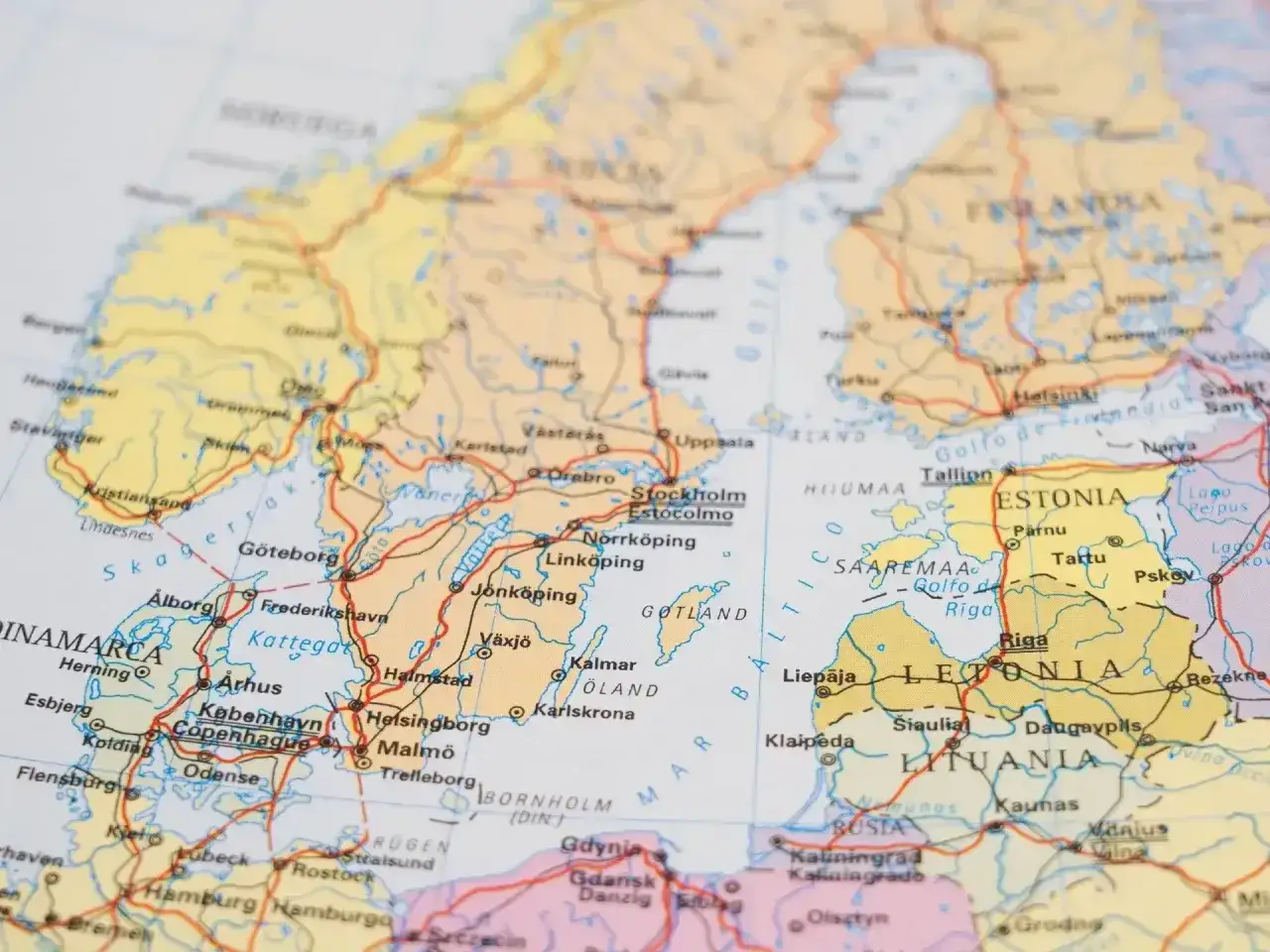 Mapa Europy Północnej z zaznaczonym Bałtykiem i wyspami. Widoczne Szwecja, Finlandia, Estonia, Łotwa, Litwa, Polska, Niemcy i Dania.