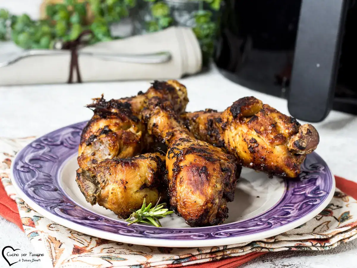 Fusi di pollo dorati e croccanti, cotti alla perfezione nella friggitrice ad aria. Un piatto gustoso e veloce.
