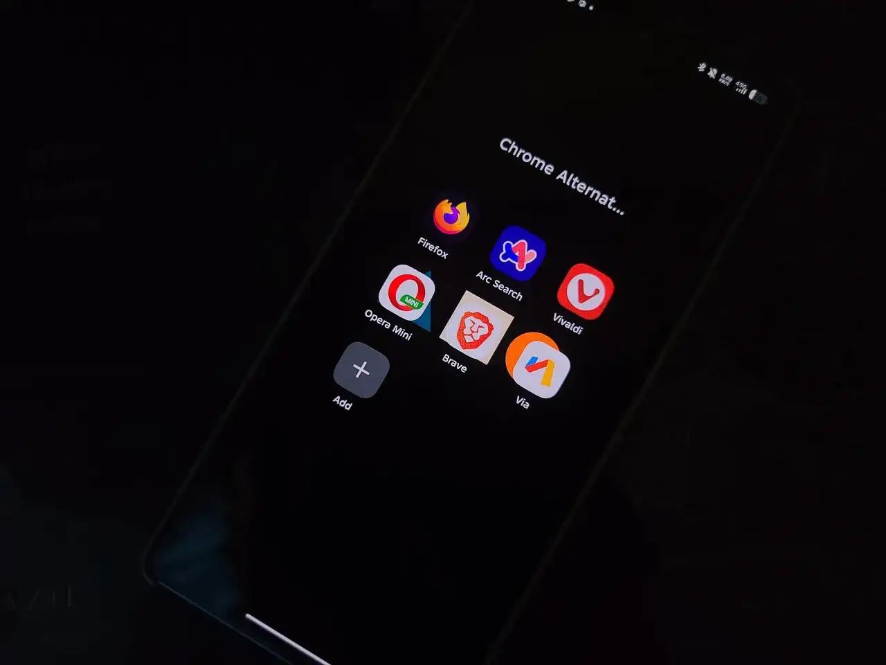 Chcesz wiedzieć, jak zmienić wyszukiwarkę? Na ekranie telefonu widzisz ikony przeglądarek: Firefox, Arc Search, Vivaldi, Opera Mini, Brave i Via.