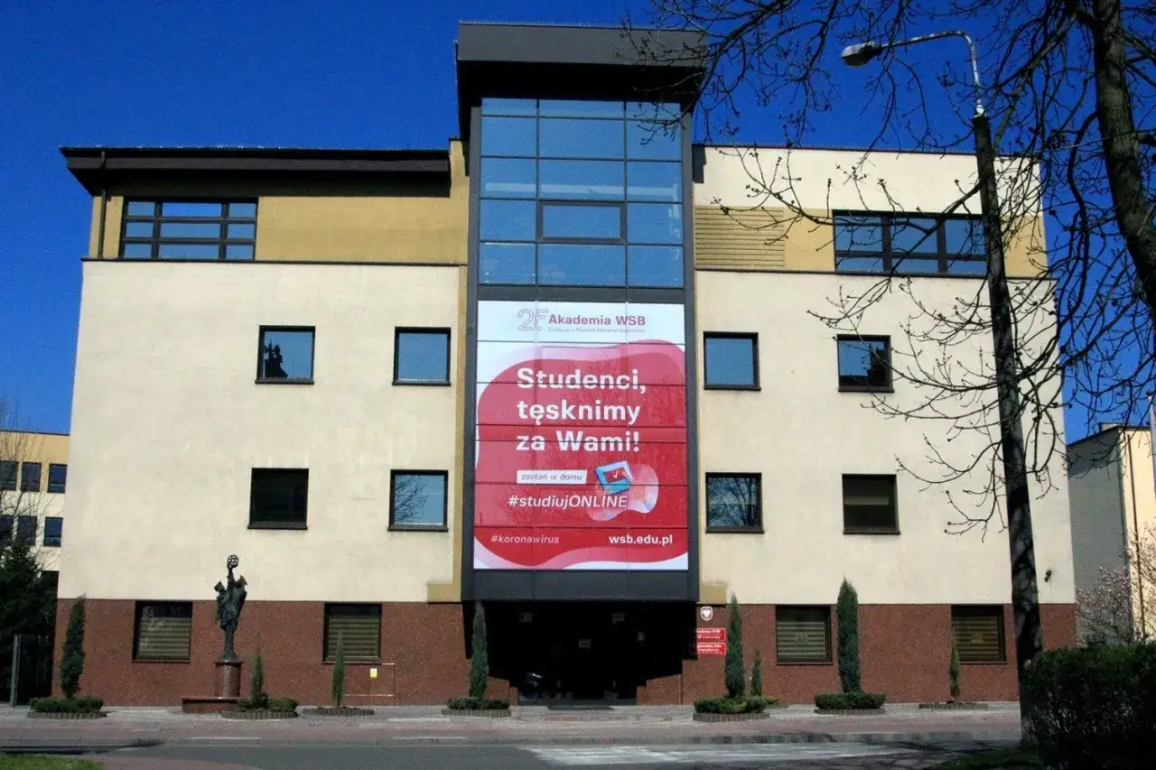 Akademia WSB wita studentów tęskniących za nauką stacjonarną. #studiujONLINE #koronawirus