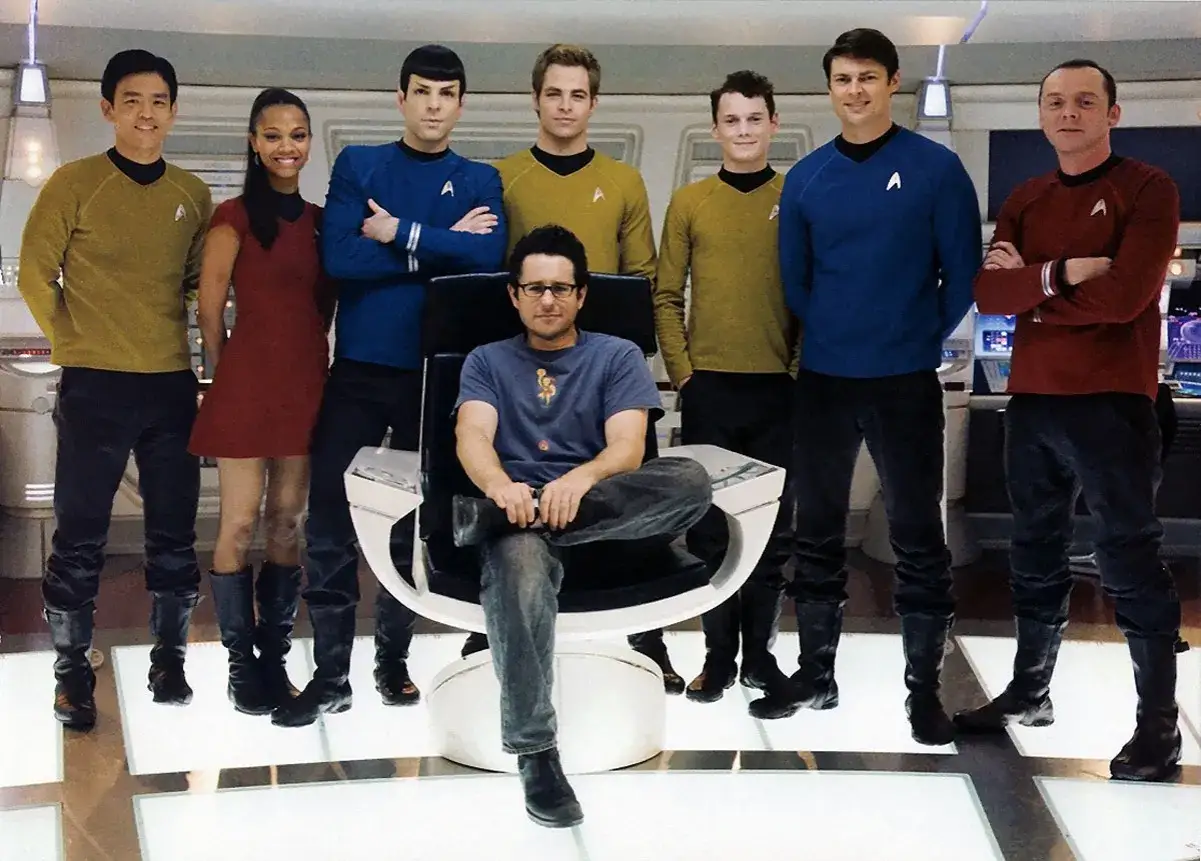 Rollistan i Star Trek 2009. Sk&aring;despelarna i sina karakt&auml;ristiska uniformer, redo f&ouml;r nya &auml;ventyr.