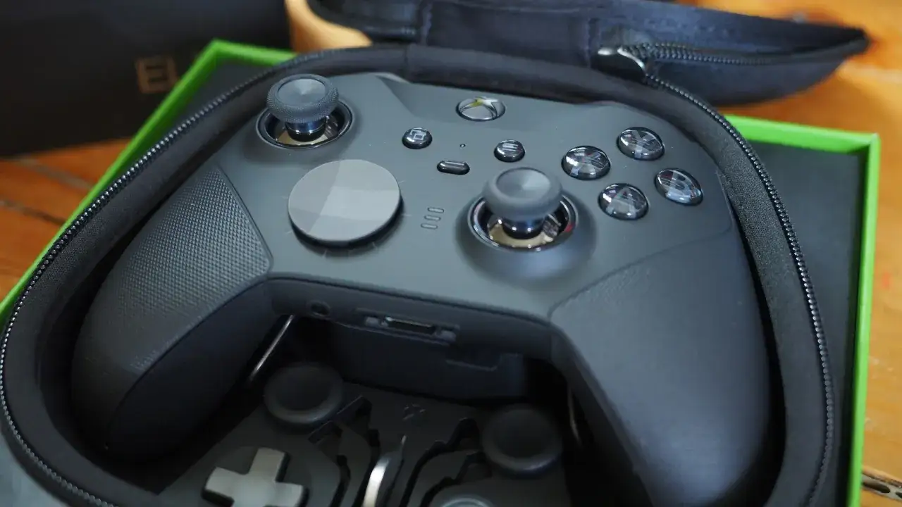 Nowy kontroler Xbox Elite Series 3 w etui. Gotowy do gry!
