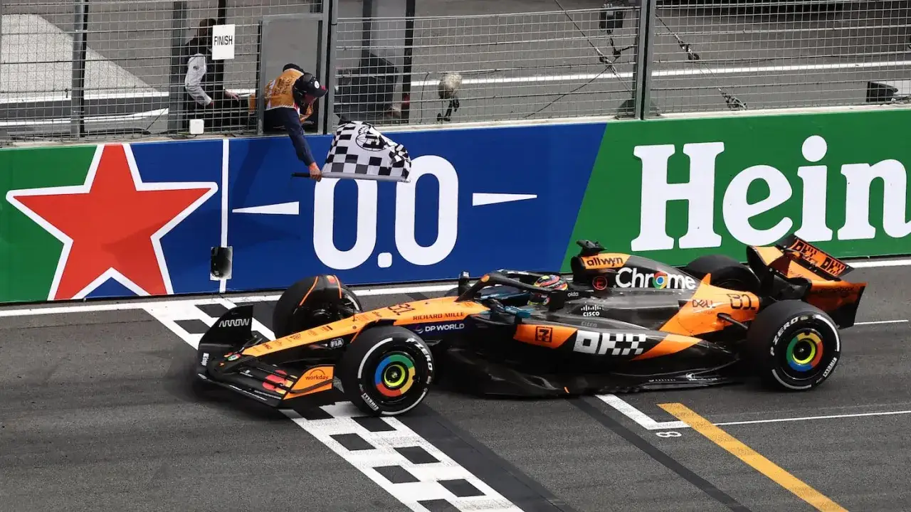 El coche de F1 cruza la meta en Zandvoort. El **horario F1 Zandvoort** se cumple con esta emocionante carrera.