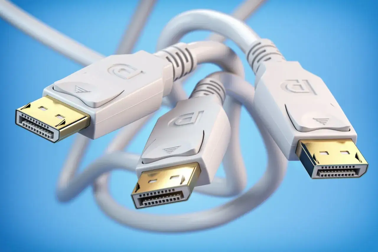 Trzy białe kable DisplayPort ze złotymi złączami. Czy displayport przesyła dźwięk? Tak, ten standard to umożliwia.
