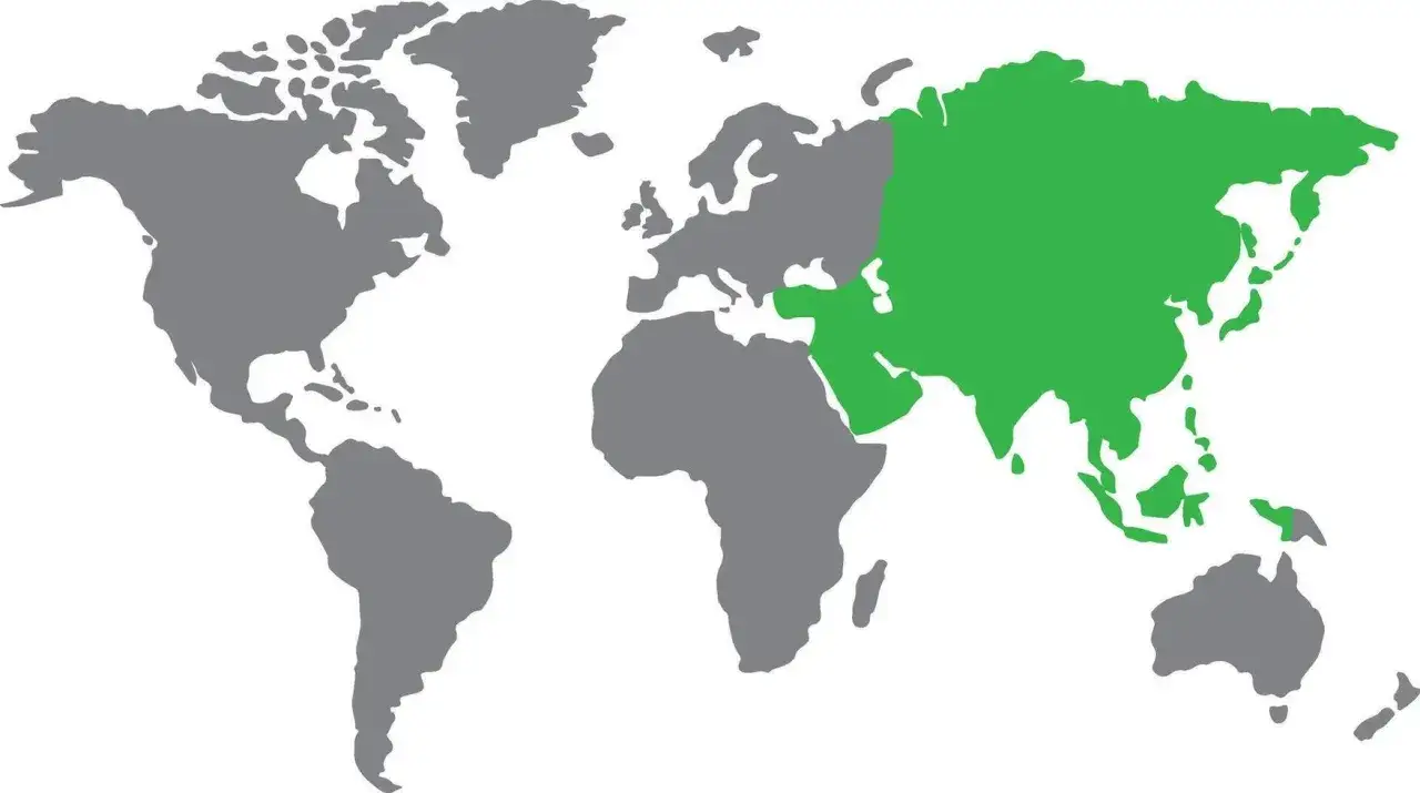 Mapa świata z zielonym zaznaczeniem Azji, największego kontynentu na ziemi.