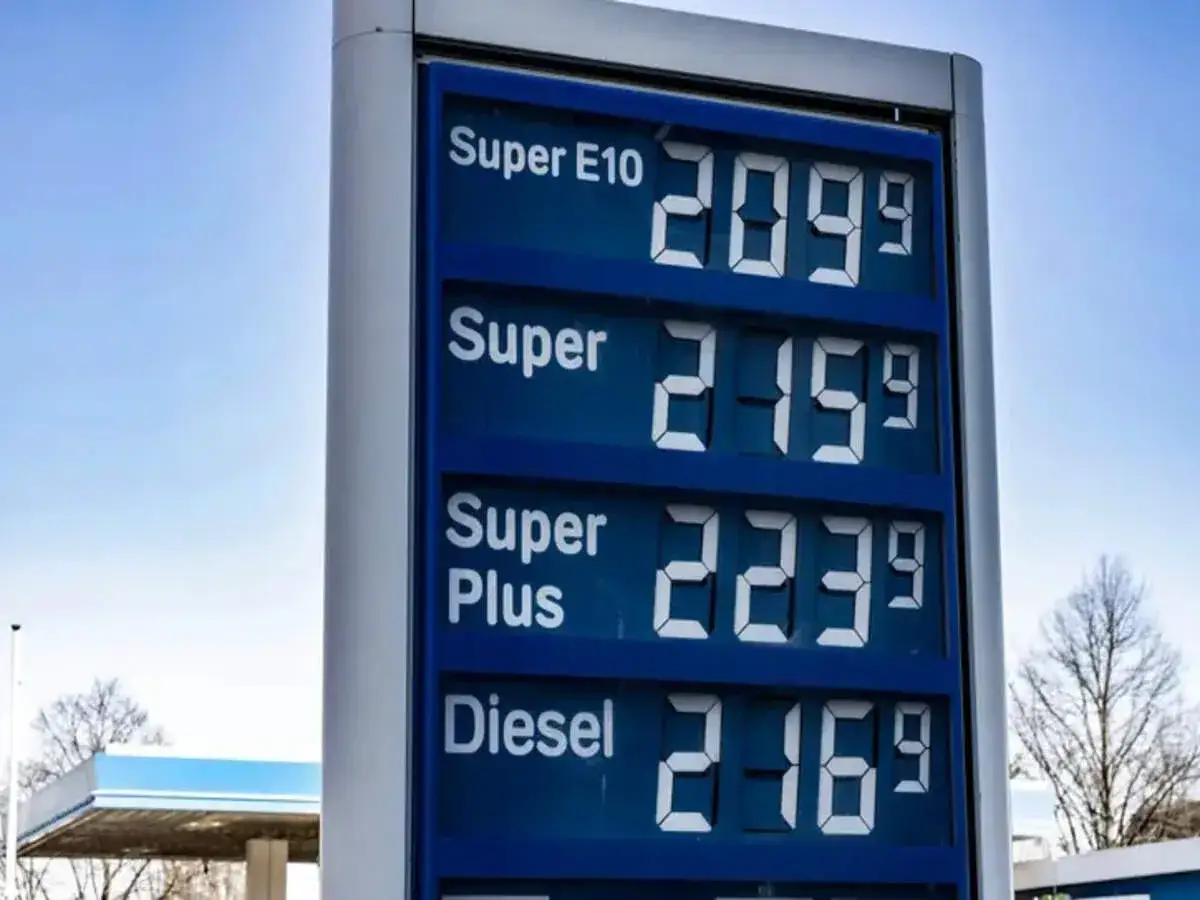 Cena benzyny w Niemczech: Super E10 2.099, Super 2.159, Super Plus 2.239, Diesel 2.169.