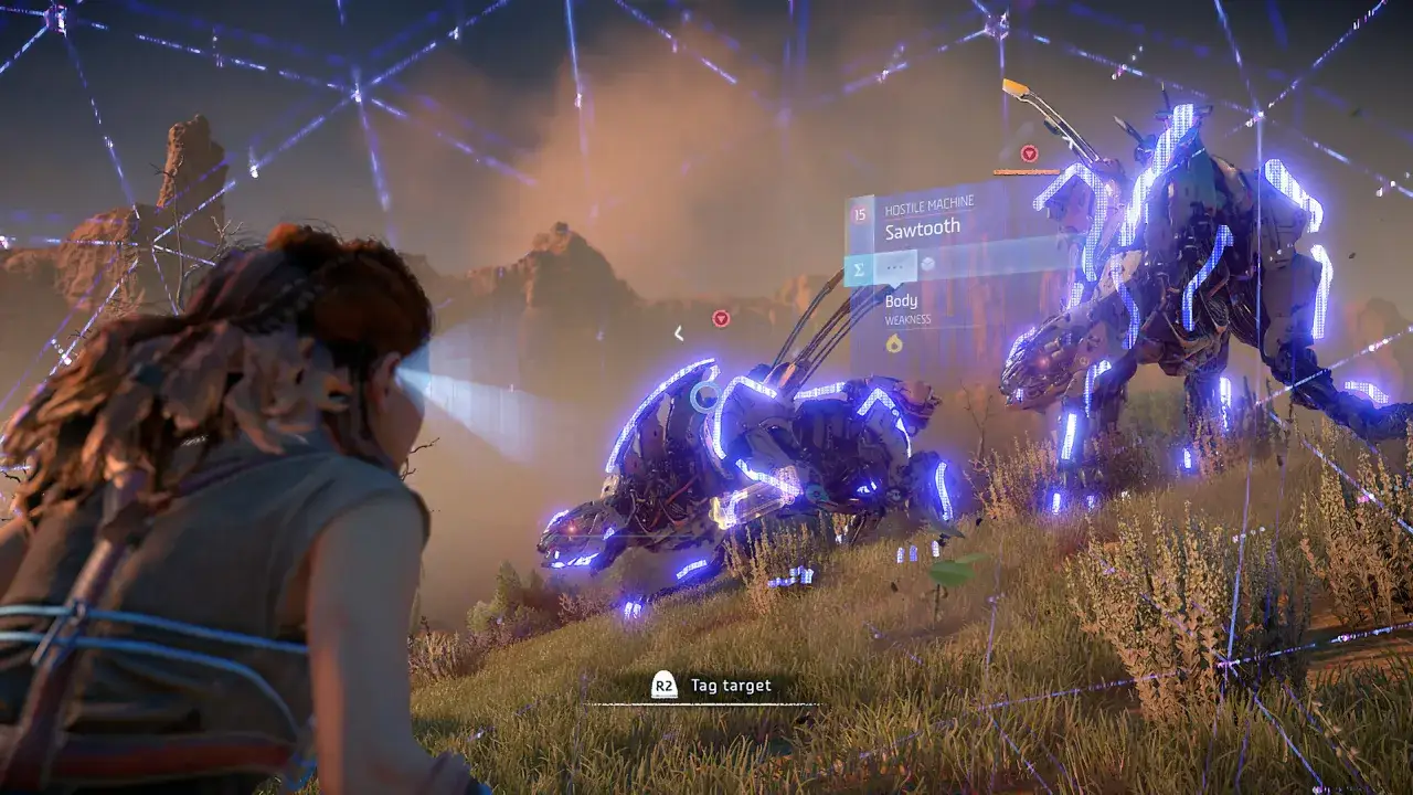 Aloy skanuje Sawtootha, by poznać jego słabości. To kluczowe w poradniku Horizon Zero Dawn.