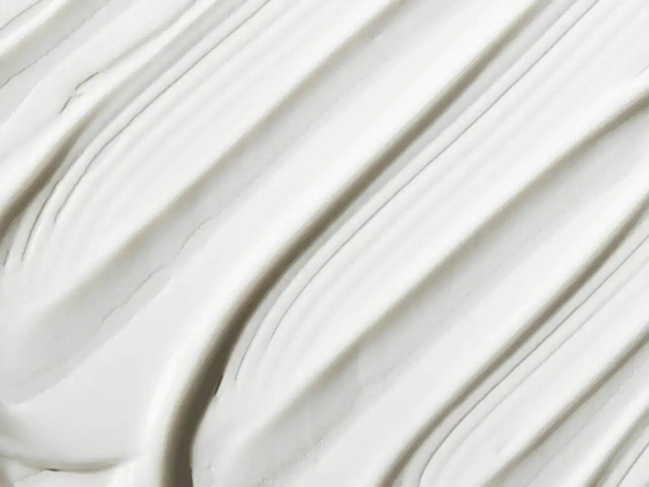 Texture cr&eacute;meuse blanche, comme une cr&egrave;me hydratante. Uree, c'est quoi ? Une texture douce pour la peau.