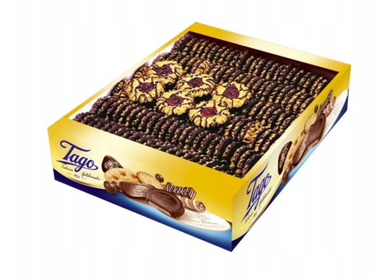 Ciastka Tago na półce w supermarkecie