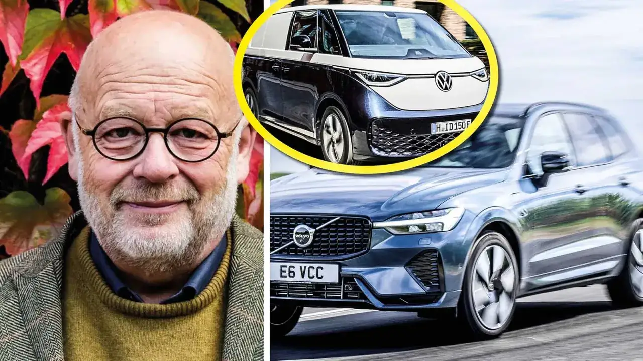 Äldre man med glasögon bredvid en Volvo och en VW ID. Buzz. Kanske dags för finansiell leasing med moms?