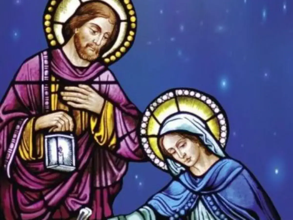 Święta Rodzina pod rozgwieżdżonym niebem. Józef z lampionem, Maryja pochylona. Chwała na wysokości Bogu, tekst.