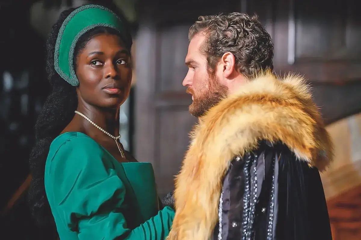 En kvinna i grön klänning och en man i päls krage, från anne boleyn series.
