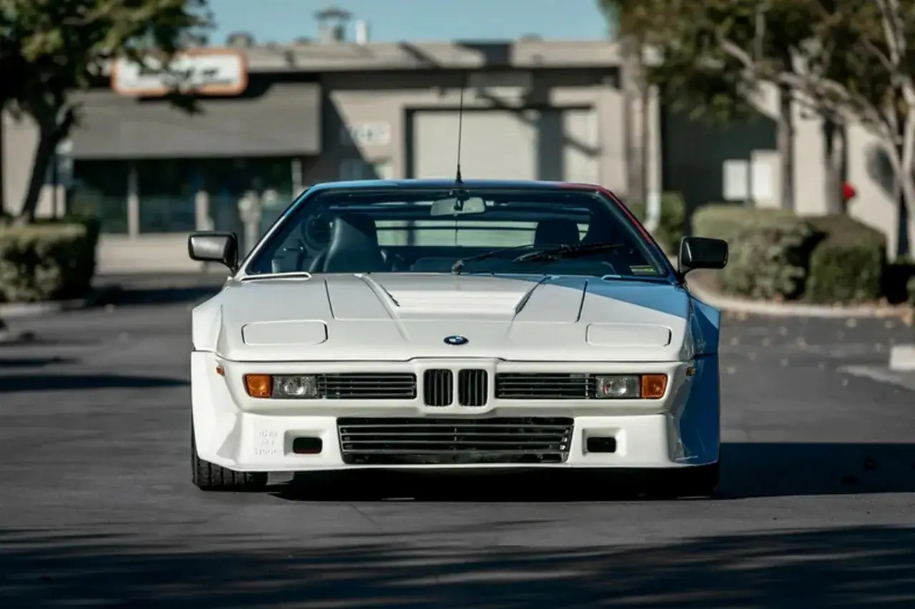 Zdjęcie Ile kosztuje BMW M1? Sprawdź ceny i uniknij przepłacania