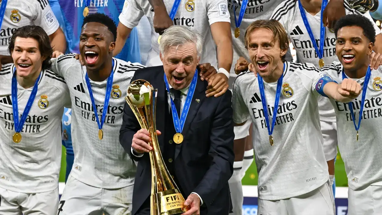 Zdjęcie Carlo Ancelotti: Los 11 clubes que dirigi&oacute; y sus 5 Champions