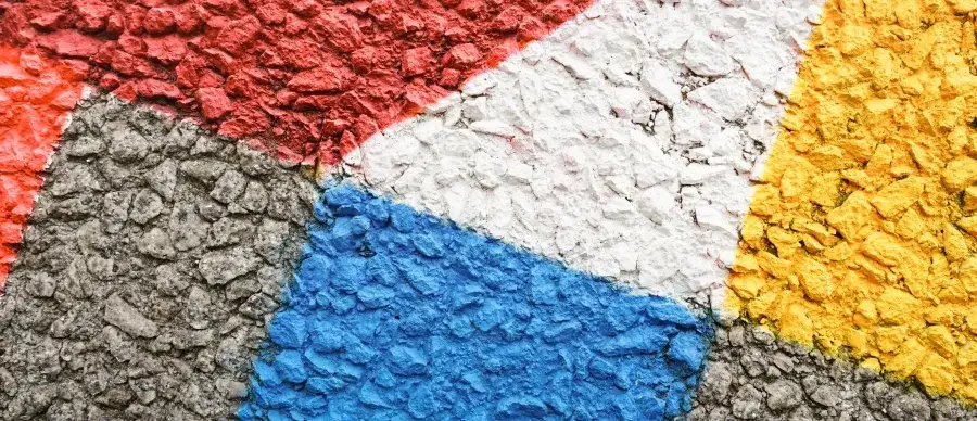 Zdjęcie Czym pomalować tynk mozaikowy, aby uzyskać trwały efekt?