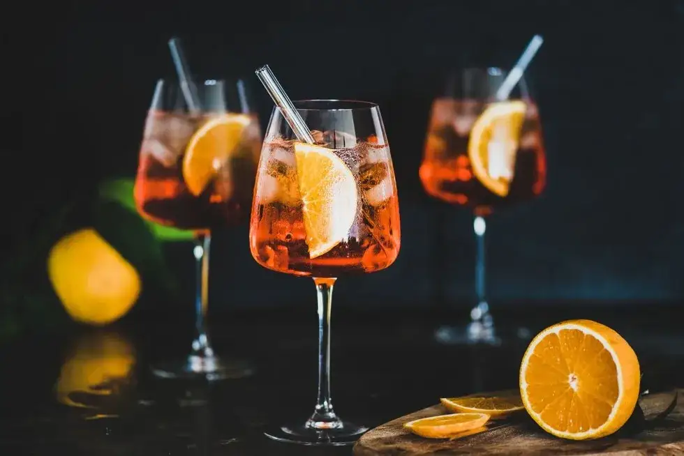 Zdjęcie Najlepsze drinki z Aperolem: proste przepisy na wyjątkowe koktajle