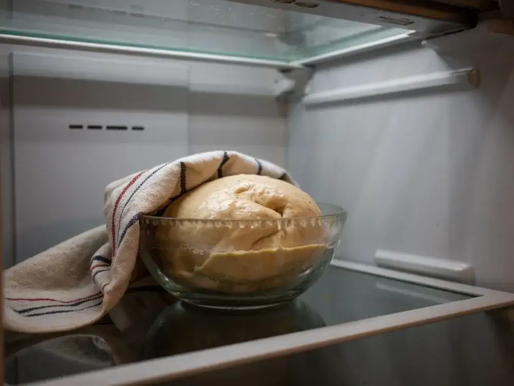 Zdjęcie Czy ciasto na pizzę można trzymać w lodówce? Sprawdź, jak to zrobić!