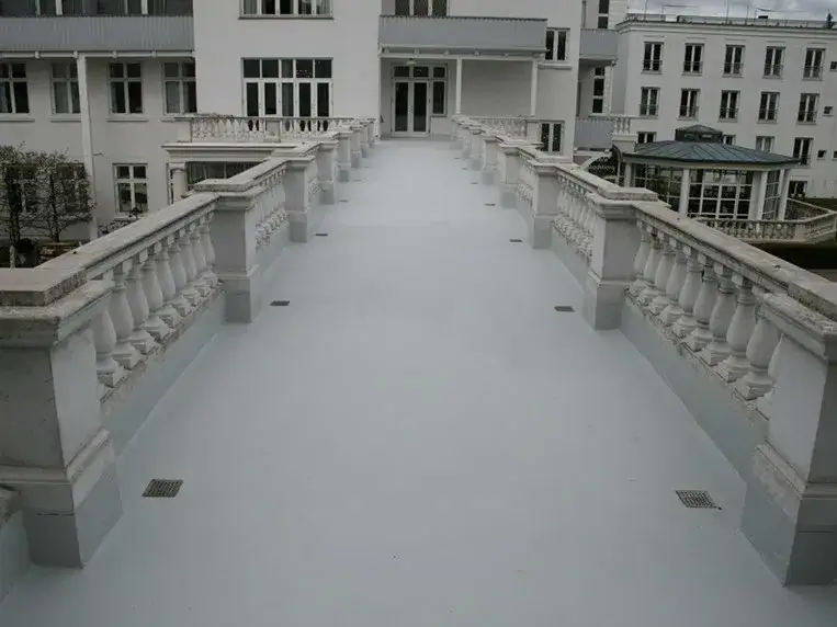 Zdjęcie Jaką farbą na balkon? Wybierz najlepsze rozwiązanie dla swojego balkonu