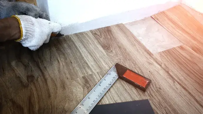 Zdjęcie Jak połączyć wykładzinę PCV - uniknij najczęstszych błędów w instalacji
