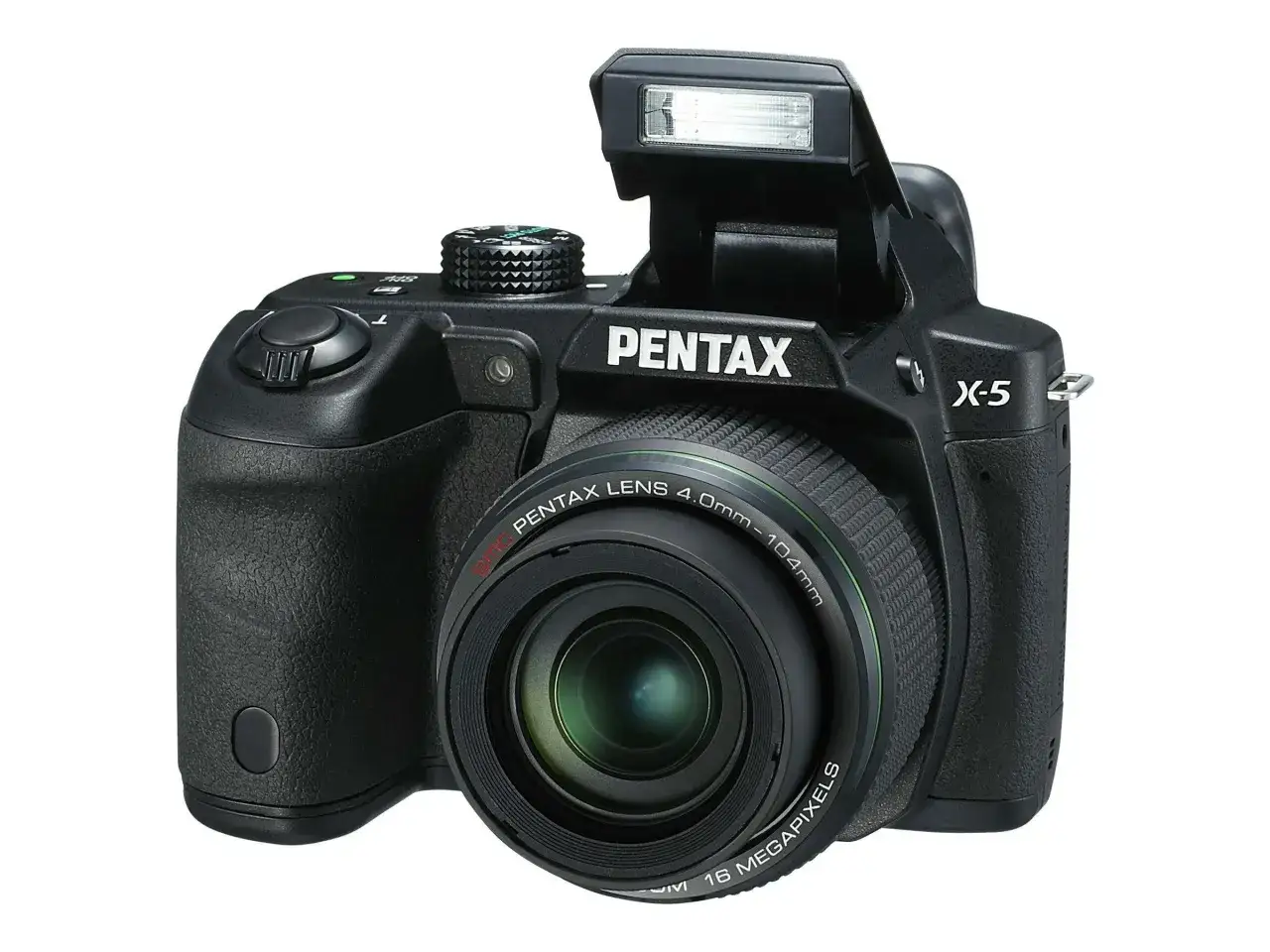 Svart Pentax X5 kamera med utf&auml;lld blixt. Linsen har texten 