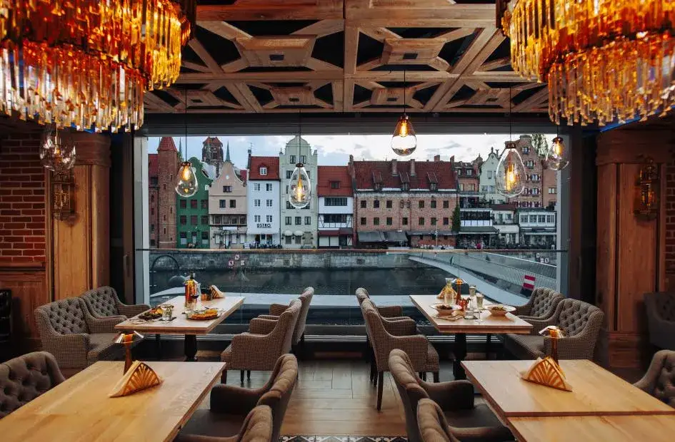 Romantyczna kolacja Gdańsk widok na Motławę