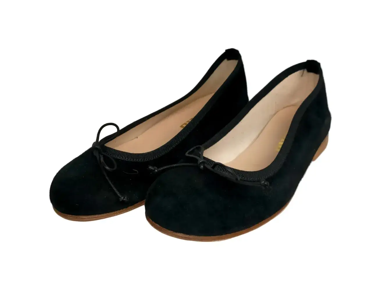 Eleganti ballerine invernali in morbida pelle scamosciata nera, con fiocco e bordo in gros grain. Perfette per ogni occasione.