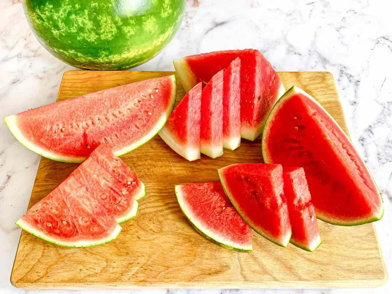 Saftige Wassermelone in Scheiben, ein Genuss voller Vitamine.
